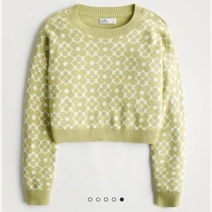 Crew Sweater Light Green With White Flower Print
